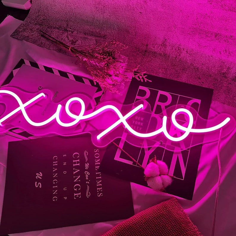 xoxo neon sign